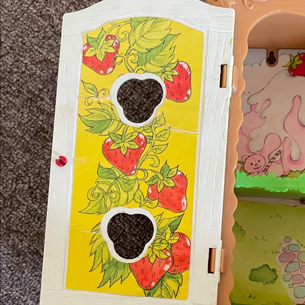 Strawberry Shortcake Cabinet & figures - Picture 9 of 14
